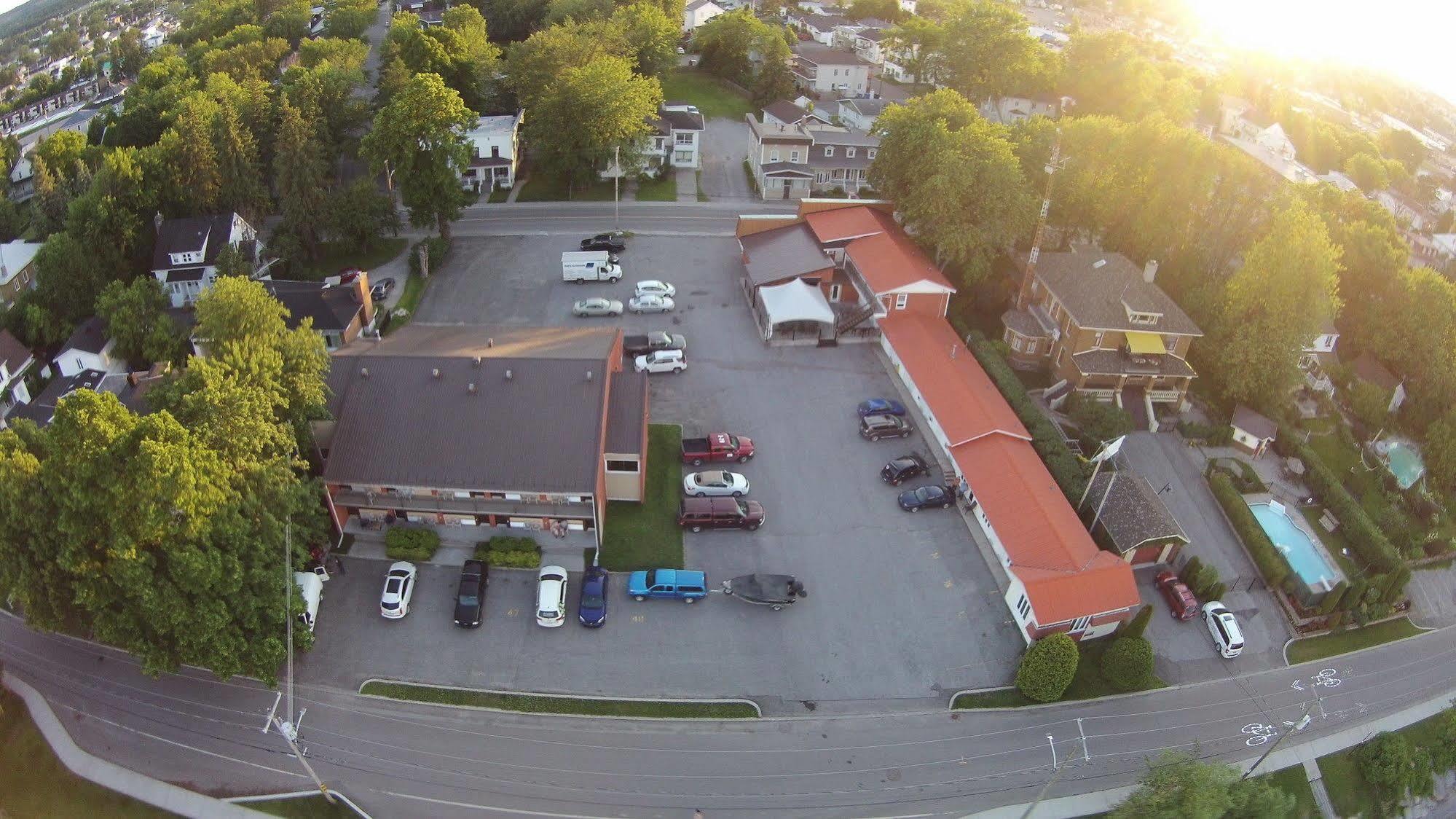 Motel Castille Roberval Buitenkant foto