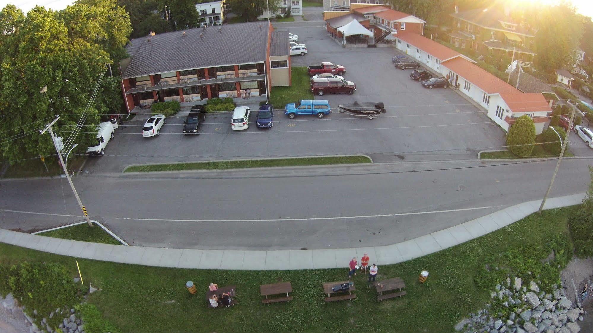 Motel Castille Roberval Buitenkant foto
