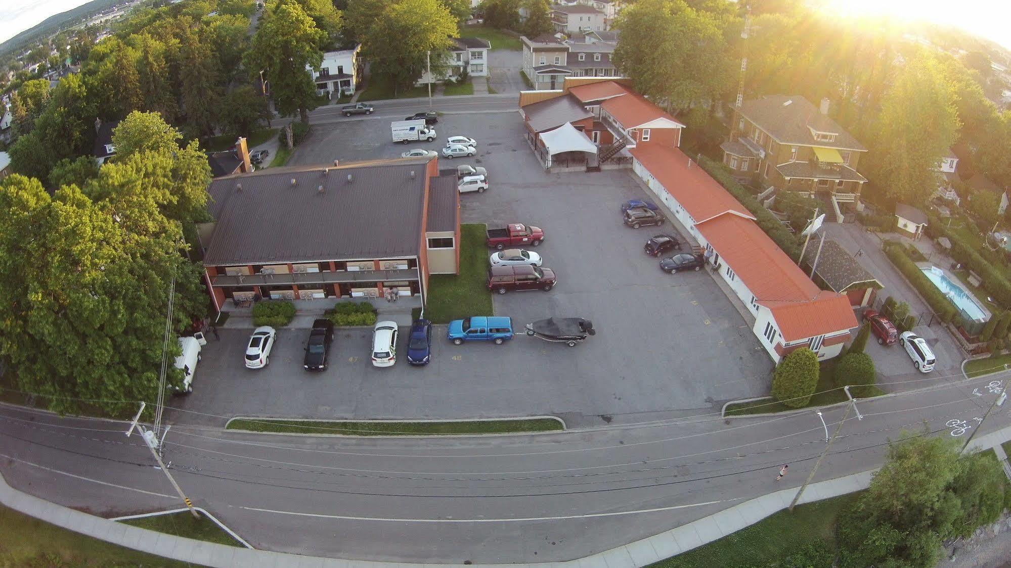 Motel Castille Roberval Buitenkant foto